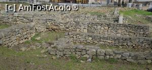 [P22] 22. În fața Catedralei Arhiepiscopale „Sfinţii Apostoli Petru şi Pavel“,  vedem câteva fragmente din ruinele unui cartier antic al Cetăţii Tomisului. » foto by msnd
 - 
<span class="allrVoted glyphicon glyphicon-heart hidden" id="av1524738"></span>
<a class="m-l-10 hidden" id="sv1524738" onclick="voting_Foto_DelVot(,1524738,4001)" role="button">șterge vot <span class="glyphicon glyphicon-remove"></span></a>
<a id="v91524738" class=" c-red"  onclick="voting_Foto_SetVot(1524738)" role="button"><span class="glyphicon glyphicon-heart-empty"></span> <b>LIKE</b> = Votează poza</a> <img class="hidden"  id="f1524738W9" src="/imagini/loader.gif" border="0" /><span class="AjErrMes hidden" id="e1524738ErM"></span>