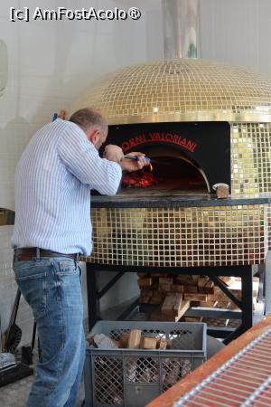 [P01] Cuptor Pizza pe vatra cu lemne- Un Poco Pizza Fresco Bucuresti » foto by Sorin Suciu
 - 
<span class="allrVoted glyphicon glyphicon-heart hidden" id="av1484755"></span>
<a class="m-l-10 hidden" id="sv1484755" onclick="voting_Foto_DelVot(,1484755,4083)" role="button">șterge vot <span class="glyphicon glyphicon-remove"></span></a>
<a id="v91484755" class=" c-red"  onclick="voting_Foto_SetVot(1484755)" role="button"><span class="glyphicon glyphicon-heart-empty"></span> <b>LIKE</b> = Votează poza</a> <img class="hidden"  id="f1484755W9" src="/imagini/loader.gif" border="0" /><span class="AjErrMes hidden" id="e1484755ErM"></span>