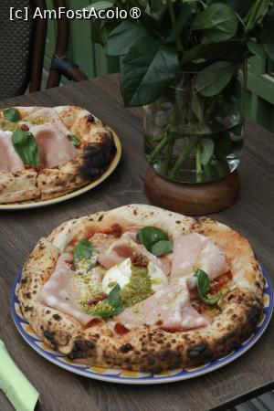 [P07] Un Poco Pizza fresco Bucuresti- Pizza autentica napoletana » foto by Sorin Suciu
 - 
<span class="allrVoted glyphicon glyphicon-heart hidden" id="av1484761"></span>
<a class="m-l-10 hidden" id="sv1484761" onclick="voting_Foto_DelVot(,1484761,4083)" role="button">șterge vot <span class="glyphicon glyphicon-remove"></span></a>
<a id="v91484761" class=" c-red"  onclick="voting_Foto_SetVot(1484761)" role="button"><span class="glyphicon glyphicon-heart-empty"></span> <b>LIKE</b> = Votează poza</a> <img class="hidden"  id="f1484761W9" src="/imagini/loader.gif" border="0" /><span class="AjErrMes hidden" id="e1484761ErM"></span>