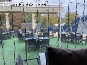 P07 [OCT-2022] Il Giardino Restaurant - terasa văzută de pe geam