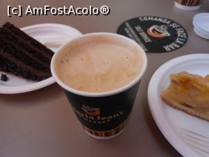 [P11] Gloria Jean's Coffees - cafeneaua din Mall Sun Plaza. Caffé Latte (“Espresso & lapte, toate acoperite de un strat delicat de spumă de lapte”). » foto by iulianic
 - 
<span class="allrVoted glyphicon glyphicon-heart hidden" id="av1195160"></span>
<a class="m-l-10 hidden" id="sv1195160" onclick="voting_Foto_DelVot(,1195160,4083)" role="button">șterge vot <span class="glyphicon glyphicon-remove"></span></a>
<a id="v91195160" class=" c-red"  onclick="voting_Foto_SetVot(1195160)" role="button"><span class="glyphicon glyphicon-heart-empty"></span> <b>LIKE</b> = Votează poza</a> <img class="hidden"  id="f1195160W9" src="/imagini/loader.gif" border="0" /><span class="AjErrMes hidden" id="e1195160ErM"></span>