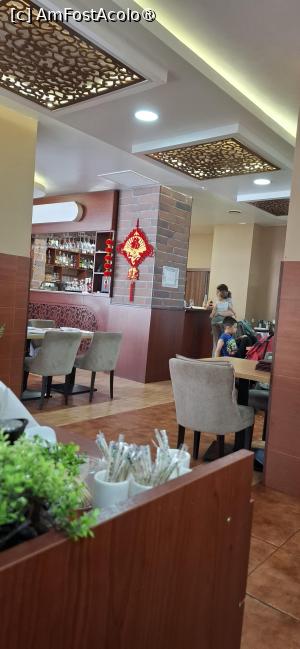 [P06] București - Long Fong, restaurant chinezesc. Interior. » foto by iulianic
 - 
<span class="allrVoted glyphicon glyphicon-heart hidden" id="av1447039"></span>
<a class="m-l-10 hidden" id="sv1447039" onclick="voting_Foto_DelVot(,1447039,4083)" role="button">șterge vot <span class="glyphicon glyphicon-remove"></span></a>
<a id="v91447039" class=" c-red"  onclick="voting_Foto_SetVot(1447039)" role="button"><span class="glyphicon glyphicon-heart-empty"></span> <b>LIKE</b> = Votează poza</a> <img class="hidden"  id="f1447039W9" src="/imagini/loader.gif" border="0" /><span class="AjErrMes hidden" id="e1447039ErM"></span>