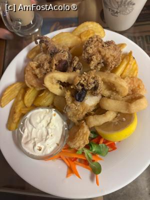 [P02] Restaurant Monza - fish and chips » foto by mishu
 - 
<span class="allrVoted glyphicon glyphicon-heart hidden" id="av1472922"></span>
<a class="m-l-10 hidden" id="sv1472922" onclick="voting_Foto_DelVot(,1472922,4083)" role="button">șterge vot <span class="glyphicon glyphicon-remove"></span></a>
<a id="v91472922" class=" c-red"  onclick="voting_Foto_SetVot(1472922)" role="button"><span class="glyphicon glyphicon-heart-empty"></span> <b>LIKE</b> = Votează poza</a> <img class="hidden"  id="f1472922W9" src="/imagini/loader.gif" border="0" /><span class="AjErrMes hidden" id="e1472922ErM"></span>