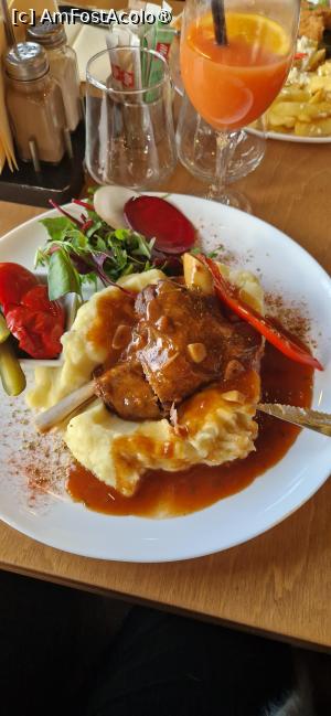 [P10] 10. Porția mea de ciolan de miel, cu piure. » foto by doinafil
 - 
<span class="allrVoted glyphicon glyphicon-heart hidden" id="av1515782"></span>
<a class="m-l-10 hidden" id="sv1515782" onclick="voting_Foto_DelVot(,1515782,4083)" role="button">șterge vot <span class="glyphicon glyphicon-remove"></span></a>
<a id="v91515782" class=" c-red"  onclick="voting_Foto_SetVot(1515782)" role="button"><span class="glyphicon glyphicon-heart-empty"></span> <b>LIKE</b> = Votează poza</a> <img class="hidden"  id="f1515782W9" src="/imagini/loader.gif" border="0" /><span class="AjErrMes hidden" id="e1515782ErM"></span>