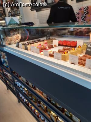 [P11] Vitrine, bar, etajere cu oferte multicolore » foto by Michi
 - 
<span class="allrVoted glyphicon glyphicon-heart hidden" id="av1481996"></span>
<a class="m-l-10 hidden" id="sv1481996" onclick="voting_Foto_DelVot(,1481996,4083)" role="button">șterge vot <span class="glyphicon glyphicon-remove"></span></a>
<a id="v91481996" class=" c-red"  onclick="voting_Foto_SetVot(1481996)" role="button"><span class="glyphicon glyphicon-heart-empty"></span> <b>LIKE</b> = Votează poza</a> <img class="hidden"  id="f1481996W9" src="/imagini/loader.gif" border="0" /><span class="AjErrMes hidden" id="e1481996ErM"></span>