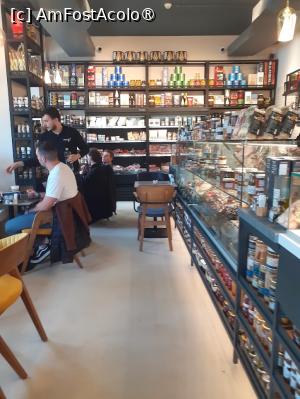 [P13] Vitrine, bar, etajere cu oferte multicolore » foto by Michi
 - 
<span class="allrVoted glyphicon glyphicon-heart hidden" id="av1481998"></span>
<a class="m-l-10 hidden" id="sv1481998" onclick="voting_Foto_DelVot(,1481998,4083)" role="button">șterge vot <span class="glyphicon glyphicon-remove"></span></a>
<a id="v91481998" class=" c-red"  onclick="voting_Foto_SetVot(1481998)" role="button"><span class="glyphicon glyphicon-heart-empty"></span> <b>LIKE</b> = Votează poza</a> <img class="hidden"  id="f1481998W9" src="/imagini/loader.gif" border="0" /><span class="AjErrMes hidden" id="e1481998ErM"></span>