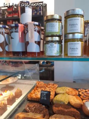 [P14] Vitrine, bar, etajere cu oferte multicolore » foto by Michi
 - 
<span class="allrVoted glyphicon glyphicon-heart hidden" id="av1481999"></span>
<a class="m-l-10 hidden" id="sv1481999" onclick="voting_Foto_DelVot(,1481999,4083)" role="button">șterge vot <span class="glyphicon glyphicon-remove"></span></a>
<a id="v91481999" class=" c-red"  onclick="voting_Foto_SetVot(1481999)" role="button"><span class="glyphicon glyphicon-heart-empty"></span> <b>LIKE</b> = Votează poza</a> <img class="hidden"  id="f1481999W9" src="/imagini/loader.gif" border="0" /><span class="AjErrMes hidden" id="e1481999ErM"></span>