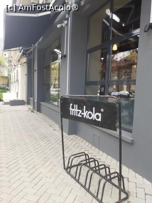 [P04] Intrarea în rest. pe colţul clădirii » foto by Michi
 - 
<span class="allrVoted glyphicon glyphicon-heart hidden" id="av1481989"></span>
<a class="m-l-10 hidden" id="sv1481989" onclick="voting_Foto_DelVot(,1481989,4083)" role="button">șterge vot <span class="glyphicon glyphicon-remove"></span></a>
<a id="v91481989" class=" c-red"  onclick="voting_Foto_SetVot(1481989)" role="button"><span class="glyphicon glyphicon-heart-empty"></span> <b>LIKE</b> = Votează poza</a> <img class="hidden"  id="f1481989W9" src="/imagini/loader.gif" border="0" /><span class="AjErrMes hidden" id="e1481989ErM"></span>