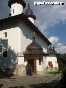 [P03] <s>Manastirea Agapia, 'Doamna de poveste' a siragului de manastiri moldave</s>. În poză apare Biserica Mănăstirii Văratec. » foto by ghemonica
 - 
<span class="allrVoted glyphicon glyphicon-heart hidden" id="av302201"></span>
<a class="m-l-10 hidden" id="sv302201" onclick="voting_Foto_DelVot(,302201,4091)" role="button">șterge vot <span class="glyphicon glyphicon-remove"></span></a>
<a id="v9302201" class=" c-red"  onclick="voting_Foto_SetVot(302201)" role="button"><span class="glyphicon glyphicon-heart-empty"></span> <b>LIKE</b> = Votează poza</a> <img class="hidden"  id="f302201W9" src="/imagini/loader.gif" border="0" /><span class="AjErrMes hidden" id="e302201ErM"></span>