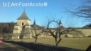 P20 [DEC-2015] Mănăstirea Suceviţa, înconjurată de ziduri groase din piatră