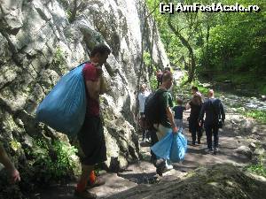 [P13] Prin cheile Turzii, ecologistii isi fac treaba, aduna saci intregi de gunoaie » foto by dorgo
 - 
<span class="allrVoted glyphicon glyphicon-heart hidden" id="av521600"></span>
<a class="m-l-10 hidden" id="sv521600" onclick="voting_Foto_DelVot(,521600,4100)" role="button">șterge vot <span class="glyphicon glyphicon-remove"></span></a>
<a id="v9521600" class=" c-red"  onclick="voting_Foto_SetVot(521600)" role="button"><span class="glyphicon glyphicon-heart-empty"></span> <b>LIKE</b> = Votează poza</a> <img class="hidden"  id="f521600W9" src="/imagini/loader.gif" border="0" /><span class="AjErrMes hidden" id="e521600ErM"></span>