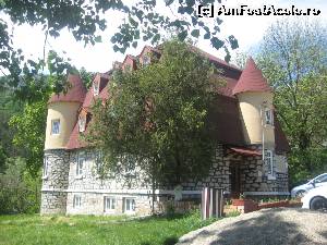[P05] Castelasul-restaurant de la intrarea in chei, a fost si el, renovat » foto by dorgo
 - 
<span class="allrVoted glyphicon glyphicon-heart hidden" id="av521592"></span>
<a class="m-l-10 hidden" id="sv521592" onclick="voting_Foto_DelVot(,521592,4100)" role="button">șterge vot <span class="glyphicon glyphicon-remove"></span></a>
<a id="v9521592" class=" c-red"  onclick="voting_Foto_SetVot(521592)" role="button"><span class="glyphicon glyphicon-heart-empty"></span> <b>LIKE</b> = Votează poza</a> <img class="hidden"  id="f521592W9" src="/imagini/loader.gif" border="0" /><span class="AjErrMes hidden" id="e521592ErM"></span>