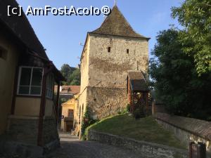 [P57] Sighisoara - Pe langa Zidul Cetatii ajungem la Turnul Croitorilor » foto by mishu
 - 
<span class="allrVoted glyphicon glyphicon-heart hidden" id="av912940"></span>
<a class="m-l-10 hidden" id="sv912940" onclick="voting_Foto_DelVot(,912940,4175)" role="button">șterge vot <span class="glyphicon glyphicon-remove"></span></a>
<a id="v9912940" class=" c-red"  onclick="voting_Foto_SetVot(912940)" role="button"><span class="glyphicon glyphicon-heart-empty"></span> <b>LIKE</b> = Votează poza</a> <img class="hidden"  id="f912940W9" src="/imagini/loader.gif" border="0" /><span class="AjErrMes hidden" id="e912940ErM"></span>