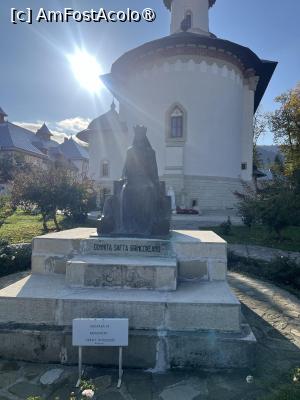 [P16] Mănăstirea Văratec. Monumentul închinat Saftei Brâncoveanu » foto by Yersinia Pestis
 - 
<span class="allrVoted glyphicon glyphicon-heart hidden" id="av1452945"></span>
<a class="m-l-10 hidden" id="sv1452945" onclick="voting_Foto_DelVot(,1452945,4183)" role="button">șterge vot <span class="glyphicon glyphicon-remove"></span></a>
<a id="v91452945" class=" c-red"  onclick="voting_Foto_SetVot(1452945)" role="button"><span class="glyphicon glyphicon-heart-empty"></span> <b>LIKE</b> = Votează poza</a> <img class="hidden"  id="f1452945W9" src="/imagini/loader.gif" border="0" /><span class="AjErrMes hidden" id="e1452945ErM"></span>