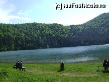 [P04] Lacul Sf. Ana - vedere turisti linistiti langa superbul lac » foto by biancuta
 - 
<span class="allrVoted glyphicon glyphicon-heart hidden" id="av78646"></span>
<a class="m-l-10 hidden" id="sv78646" onclick="voting_Foto_DelVot(,78646,4197)" role="button">șterge vot <span class="glyphicon glyphicon-remove"></span></a>
<a id="v978646" class=" c-red"  onclick="voting_Foto_SetVot(78646)" role="button"><span class="glyphicon glyphicon-heart-empty"></span> <b>LIKE</b> = Votează poza</a> <img class="hidden"  id="f78646W9" src="/imagini/loader.gif" border="0" /><span class="AjErrMes hidden" id="e78646ErM"></span>