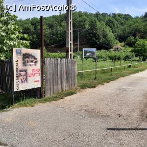 [P02] Ciolcești, Argeș, Din Drumul Comunal spre Casa Memorială Dinu Lipatti pe Aleea din Grădină » foto by mprofeanu
 - 
<span class="allrVoted glyphicon glyphicon-heart hidden" id="av1443266"></span>
<a class="m-l-10 hidden" id="sv1443266" onclick="voting_Foto_DelVot(,1443266,4219)" role="button">șterge vot <span class="glyphicon glyphicon-remove"></span></a>
<a id="v91443266" class=" c-red"  onclick="voting_Foto_SetVot(1443266)" role="button"><span class="glyphicon glyphicon-heart-empty"></span> <b>LIKE</b> = Votează poza</a> <img class="hidden"  id="f1443266W9" src="/imagini/loader.gif" border="0" /><span class="AjErrMes hidden" id="e1443266ErM"></span>