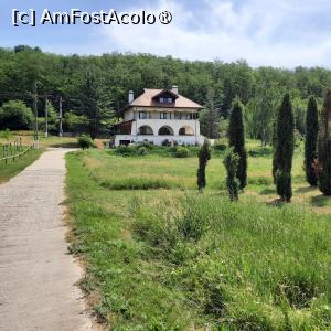 [P04] Ciolcești, Argeș, Casa Memorială Dinu Lipatti văzută de pe Aleea din Grădină, frumos arată și ce bine este încadrată... » foto by mprofeanu
 - 
<span class="allrVoted glyphicon glyphicon-heart hidden" id="av1443268"></span>
<a class="m-l-10 hidden" id="sv1443268" onclick="voting_Foto_DelVot(,1443268,4219)" role="button">șterge vot <span class="glyphicon glyphicon-remove"></span></a>
<a id="v91443268" class=" c-red"  onclick="voting_Foto_SetVot(1443268)" role="button"><span class="glyphicon glyphicon-heart-empty"></span> <b>LIKE</b> = Votează poza</a> <img class="hidden"  id="f1443268W9" src="/imagini/loader.gif" border="0" /><span class="AjErrMes hidden" id="e1443268ErM"></span>