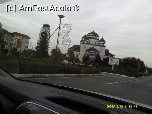 [P23] 23. Catedrala din Mioveni stârnește controverse privind culoarea cupolelor. » foto by msnd
 - 
<span class="allrVoted glyphicon glyphicon-heart hidden" id="av1504621"></span>
<a class="m-l-10 hidden" id="sv1504621" onclick="voting_Foto_DelVot(,1504621,4219)" role="button">șterge vot <span class="glyphicon glyphicon-remove"></span></a>
<a id="v91504621" class=" c-red"  onclick="voting_Foto_SetVot(1504621)" role="button"><span class="glyphicon glyphicon-heart-empty"></span> <b>LIKE</b> = Votează poza</a> <img class="hidden"  id="f1504621W9" src="/imagini/loader.gif" border="0" /><span class="AjErrMes hidden" id="e1504621ErM"></span>