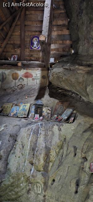 [P31] 31. Icoane în interiorul „peșterii”. » foto by msnd
 - 
<span class="allrVoted glyphicon glyphicon-heart hidden" id="av1504629"></span>
<a class="m-l-10 hidden" id="sv1504629" onclick="voting_Foto_DelVot(,1504629,4219)" role="button">șterge vot <span class="glyphicon glyphicon-remove"></span></a>
<a id="v91504629" class=" c-red"  onclick="voting_Foto_SetVot(1504629)" role="button"><span class="glyphicon glyphicon-heart-empty"></span> <b>LIKE</b> = Votează poza</a> <img class="hidden"  id="f1504629W9" src="/imagini/loader.gif" border="0" /><span class="AjErrMes hidden" id="e1504629ErM"></span>
