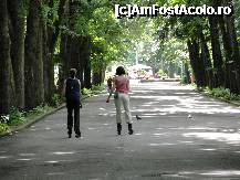 [P01] Pe aleea parcului Trivale adolescentii se plimba cu rolee » foto by dananecula
 - 
<span class="allrVoted glyphicon glyphicon-heart hidden" id="av244507"></span>
<a class="m-l-10 hidden" id="sv244507" onclick="voting_Foto_DelVot(,244507,4219)" role="button">șterge vot <span class="glyphicon glyphicon-remove"></span></a>
<a id="v9244507" class=" c-red"  onclick="voting_Foto_SetVot(244507)" role="button"><span class="glyphicon glyphicon-heart-empty"></span> <b>LIKE</b> = Votează poza</a> <img class="hidden"  id="f244507W9" src="/imagini/loader.gif" border="0" /><span class="AjErrMes hidden" id="e244507ErM"></span>