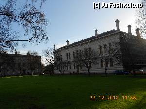 [P20] Dublin - Trinity College, o alta facultate din complexul universitar.  » foto by Diaura*
 - 
<span class="allrVoted glyphicon glyphicon-heart hidden" id="av395461"></span>
<a class="m-l-10 hidden" id="sv395461" onclick="voting_Foto_DelVot(,395461,4261)" role="button">șterge vot <span class="glyphicon glyphicon-remove"></span></a>
<a id="v9395461" class=" c-red"  onclick="voting_Foto_SetVot(395461)" role="button"><span class="glyphicon glyphicon-heart-empty"></span> <b>LIKE</b> = Votează poza</a> <img class="hidden"  id="f395461W9" src="/imagini/loader.gif" border="0" /><span class="AjErrMes hidden" id="e395461ErM"></span>