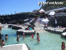 [P13] Porto Moniz: Piscinele naturale: intrarea in bazine e amenajata ca la strand si copiilor le place » foto by Delight
 - 
<span class="allrVoted glyphicon glyphicon-heart hidden" id="av257706"></span>
<a class="m-l-10 hidden" id="sv257706" onclick="voting_Foto_DelVot(,257706,4289)" role="button">șterge vot <span class="glyphicon glyphicon-remove"></span></a>
<a id="v9257706" class=" c-red"  onclick="voting_Foto_SetVot(257706)" role="button"><span class="glyphicon glyphicon-heart-empty"></span> <b>LIKE</b> = Votează poza</a> <img class="hidden"  id="f257706W9" src="/imagini/loader.gif" border="0" /><span class="AjErrMes hidden" id="e257706ErM"></span>