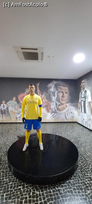 [P92] Cristiano Ronaldo la propriul muzeul » foto by irinad
 - 
<span class="allrVoted glyphicon glyphicon-heart hidden" id="av1501308"></span>
<a class="m-l-10 hidden" id="sv1501308" onclick="voting_Foto_DelVot(,1501308,4289)" role="button">șterge vot <span class="glyphicon glyphicon-remove"></span></a>
<a id="v91501308" class=" c-red"  onclick="voting_Foto_SetVot(1501308)" role="button"><span class="glyphicon glyphicon-heart-empty"></span> <b>LIKE</b> = Votează poza</a> <img class="hidden"  id="f1501308W9" src="/imagini/loader.gif" border="0" /><span class="AjErrMes hidden" id="e1501308ErM"></span>