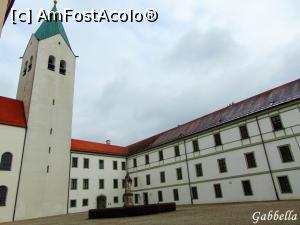 [P05] Curtea unde se afla catedrala Freising și castelul Bishop » foto by GabrielaG
 - 
<span class="allrVoted glyphicon glyphicon-heart hidden" id="av743264"></span>
<a class="m-l-10 hidden" id="sv743264" onclick="voting_Foto_DelVot(,743264,4310)" role="button">șterge vot <span class="glyphicon glyphicon-remove"></span></a>
<a id="v9743264" class=" c-red"  onclick="voting_Foto_SetVot(743264)" role="button"><span class="glyphicon glyphicon-heart-empty"></span> <b>LIKE</b> = Votează poza</a> <img class="hidden"  id="f743264W9" src="/imagini/loader.gif" border="0" /><span class="AjErrMes hidden" id="e743264ErM"></span>