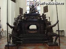 [P09] Detaliu cu sculpturi din interiorul Bisericii Fecioara Maria din Munchen » foto by ileanaxperta*
 - 
<span class="allrVoted glyphicon glyphicon-heart hidden" id="av58347"></span>
<a class="m-l-10 hidden" id="sv58347" onclick="voting_Foto_DelVot(,58347,4310)" role="button">șterge vot <span class="glyphicon glyphicon-remove"></span></a>
<a id="v958347" class=" c-red"  onclick="voting_Foto_SetVot(58347)" role="button"><span class="glyphicon glyphicon-heart-empty"></span> <b>LIKE</b> = Votează poza</a> <img class="hidden"  id="f58347W9" src="/imagini/loader.gif" border="0" /><span class="AjErrMes hidden" id="e58347ErM"></span>