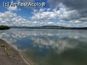 P01 [MAY-2021] Barajul Sântamăria-Orlea, Hațeg, luciul apei și cerul oglindit în el.