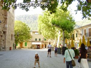 [P06] În curtea castelului din Valldemosa (2006)  » foto by diacrys*
 - 
<span class="allrVoted glyphicon glyphicon-heart hidden" id="av918194"></span>
<a class="m-l-10 hidden" id="sv918194" onclick="voting_Foto_DelVot(,918194,4407)" role="button">șterge vot <span class="glyphicon glyphicon-remove"></span></a>
<a id="v9918194" class=" c-red"  onclick="voting_Foto_SetVot(918194)" role="button"><span class="glyphicon glyphicon-heart-empty"></span> <b>LIKE</b> = Votează poza</a> <img class="hidden"  id="f918194W9" src="/imagini/loader.gif" border="0" /><span class="AjErrMes hidden" id="e918194ErM"></span>