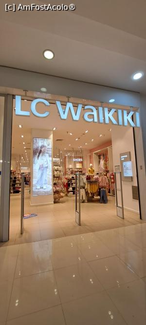 [P86] Mall Menara, magazin LC Waikiki » foto by irinad
 - 
<span class="allrVoted glyphicon glyphicon-heart hidden" id="av1509911"></span>
<a class="m-l-10 hidden" id="sv1509911" onclick="voting_Foto_DelVot(,1509911,4416)" role="button">șterge vot <span class="glyphicon glyphicon-remove"></span></a>
<a id="v91509911" class=" c-red"  onclick="voting_Foto_SetVot(1509911)" role="button"><span class="glyphicon glyphicon-heart-empty"></span> <b>LIKE</b> = Votează poza</a> <img class="hidden"  id="f1509911W9" src="/imagini/loader.gif" border="0" /><span class="AjErrMes hidden" id="e1509911ErM"></span>