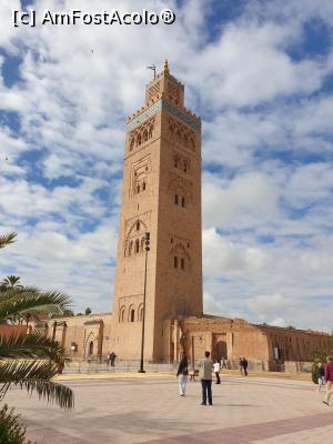 [P12] Turnul minaretului moscheii are 77 metri inaltime, fiind simbol al orasului. In varful acestuia exista trei globuri metalice asezate unul peste altul, care simbolizeaza cele trei religii: musulmana, iudaica si crestina. Azizi ne-a spus ca acestea ar fi fost facute din aur, care provenea de la regina acelor vremuri. Aceasta a fost pedepsita pentru ca in timpul ramadanului a mancat struguri, fiindu-i adunate toate podoabele din aur, topite si transformate in cele 3 sfere. » foto by geani anto
 - 
<span class="allrVoted glyphicon glyphicon-heart hidden" id="av1296672"></span>
<a class="m-l-10 hidden" id="sv1296672" onclick="voting_Foto_DelVot(,1296672,4416)" role="button">șterge vot <span class="glyphicon glyphicon-remove"></span></a>
<a id="v91296672" class=" c-red"  onclick="voting_Foto_SetVot(1296672)" role="button"><span class="glyphicon glyphicon-heart-empty"></span> <b>LIKE</b> = Votează poza</a> <img class="hidden"  id="f1296672W9" src="/imagini/loader.gif" border="0" /><span class="AjErrMes hidden" id="e1296672ErM"></span>
