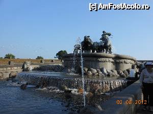 [P08] Copenhaga - Fântâna Gefion, monument dedicat zeiţei Gefion căreia i se datorează, conform legendei, crearea insulei Sealand pe care se află Copenhaga.  » foto by iulianic
 - 
<span class="allrVoted glyphicon glyphicon-heart hidden" id="av508052"></span>
<a class="m-l-10 hidden" id="sv508052" onclick="voting_Foto_DelVot(,508052,4424)" role="button">șterge vot <span class="glyphicon glyphicon-remove"></span></a>
<a id="v9508052" class=" c-red"  onclick="voting_Foto_SetVot(508052)" role="button"><span class="glyphicon glyphicon-heart-empty"></span> <b>LIKE</b> = Votează poza</a> <img class="hidden"  id="f508052W9" src="/imagini/loader.gif" border="0" /><span class="AjErrMes hidden" id="e508052ErM"></span>