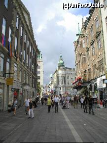 [P16] Strøget. Una din cele mai frumoase străzi pietonale văzute de mine. Clădiri frumoase, cu arhitectură deosebită, dar nu foarte înalte. » foto by Costi
 - 
<span class="allrVoted glyphicon glyphicon-heart hidden" id="av160645"></span>
<a class="m-l-10 hidden" id="sv160645" onclick="voting_Foto_DelVot(,160645,4424)" role="button">șterge vot <span class="glyphicon glyphicon-remove"></span></a>
<a id="v9160645" class=" c-red"  onclick="voting_Foto_SetVot(160645)" role="button"><span class="glyphicon glyphicon-heart-empty"></span> <b>LIKE</b> = Votează poza</a> <img class="hidden"  id="f160645W9" src="/imagini/loader.gif" border="0" /><span class="AjErrMes hidden" id="e160645ErM"></span>