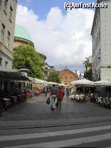 [P18] Vedere spre Fiolstræde. În stânga se vede cupola bisericii Fecioarei Maria, iar în faţă o parte din clădirea Universităţii din Copenhaga. » foto by Costi
 - 
<span class="allrVoted glyphicon glyphicon-heart hidden" id="av160653"></span>
<a class="m-l-10 hidden" id="sv160653" onclick="voting_Foto_DelVot(,160653,4424)" role="button">șterge vot <span class="glyphicon glyphicon-remove"></span></a>
<a id="v9160653" class=" c-red"  onclick="voting_Foto_SetVot(160653)" role="button"><span class="glyphicon glyphicon-heart-empty"></span> <b>LIKE</b> = Votează poza</a> <img class="hidden"  id="f160653W9" src="/imagini/loader.gif" border="0" /><span class="AjErrMes hidden" id="e160653ErM"></span>