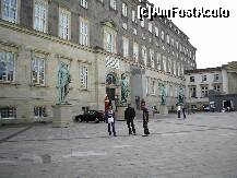 [P24] Curtea prinţului Jørgens, din Christiansborg, cu Dronningeporten (Intrarea reginei), străjuită de statui » foto by Costi
 - 
<span class="allrVoted glyphicon glyphicon-heart hidden" id="av160683"></span>
<a class="m-l-10 hidden" id="sv160683" onclick="voting_Foto_DelVot(,160683,4424)" role="button">șterge vot <span class="glyphicon glyphicon-remove"></span></a>
<a id="v9160683" class=" c-red"  onclick="voting_Foto_SetVot(160683)" role="button"><span class="glyphicon glyphicon-heart-empty"></span> <b>LIKE</b> = Votează poza</a> <img class="hidden"  id="f160683W9" src="/imagini/loader.gif" border="0" /><span class="AjErrMes hidden" id="e160683ErM"></span>