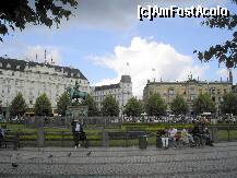 [P31] Kongens Nytorv, Noua Piaţă Regală, cu Rytterstatuen af Christian V, statuia ecvestră a regelui Christian al V-lea » foto by Costi
 - 
<span class="allrVoted glyphicon glyphicon-heart hidden" id="av160719"></span>
<a class="m-l-10 hidden" id="sv160719" onclick="voting_Foto_DelVot(,160719,4424)" role="button">șterge vot <span class="glyphicon glyphicon-remove"></span></a>
<a id="v9160719" class=" c-red"  onclick="voting_Foto_SetVot(160719)" role="button"><span class="glyphicon glyphicon-heart-empty"></span> <b>LIKE</b> = Votează poza</a> <img class="hidden"  id="f160719W9" src="/imagini/loader.gif" border="0" /><span class="AjErrMes hidden" id="e160719ErM"></span>