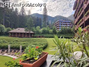 [P26] Vedere de pe terasa 'secretă' (stânga-jos se află zona exterioară a bazei spa, cu cele 2 jacuzzi, iar pe fundal-stanga, căsuța tradițională de lemn) » foto by crismis
 - 
<span class="allrVoted glyphicon glyphicon-heart hidden" id="av1493435"></span>
<a class="m-l-10 hidden" id="sv1493435" onclick="voting_Foto_DelVot(,1493435,4449)" role="button">șterge vot <span class="glyphicon glyphicon-remove"></span></a>
<a id="v91493435" class=" c-red"  onclick="voting_Foto_SetVot(1493435)" role="button"><span class="glyphicon glyphicon-heart-empty"></span> <b>LIKE</b> = Votează poza</a> <img class="hidden"  id="f1493435W9" src="/imagini/loader.gif" border="0" /><span class="AjErrMes hidden" id="e1493435ErM"></span>