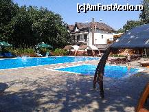 [P11] Piscinele la orele plăcute ale dimineţii. În plan îndepărtat e hotelul.  » foto by cristina.eu
 - 
<span class="allrVoted glyphicon glyphicon-heart hidden" id="av459375"></span>
<a class="m-l-10 hidden" id="sv459375" onclick="voting_Foto_DelVot(,459375,4457)" role="button">șterge vot <span class="glyphicon glyphicon-remove"></span></a>
<a id="v9459375" class=" c-red"  onclick="voting_Foto_SetVot(459375)" role="button"><span class="glyphicon glyphicon-heart-empty"></span> <b>LIKE</b> = Votează poza</a> <img class="hidden"  id="f459375W9" src="/imagini/loader.gif" border="0" /><span class="AjErrMes hidden" id="e459375ErM"></span>