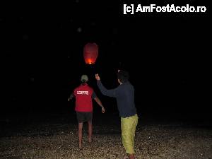 [P75] cand ne plictisim... mai lansam si cate un lampion » foto by no_oxigen
 - 
<span class="allrVoted glyphicon glyphicon-heart hidden" id="av421478"></span>
<a class="m-l-10 hidden" id="sv421478" onclick="voting_Foto_DelVot(,421478,4522)" role="button">șterge vot <span class="glyphicon glyphicon-remove"></span></a>
<a id="v9421478" class=" c-red"  onclick="voting_Foto_SetVot(421478)" role="button"><span class="glyphicon glyphicon-heart-empty"></span> <b>LIKE</b> = Votează poza</a> <img class="hidden"  id="f421478W9" src="/imagini/loader.gif" border="0" /><span class="AjErrMes hidden" id="e421478ErM"></span>