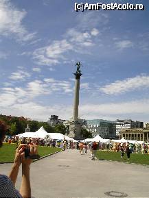 [P25] Vedere din Schlossplatz, cu Jubiläumssäule, monumentul jubiliar, ridicat cu ocazia celei de-a 25-a aniversări de la urcarea pe tron şi a împlinirii vârstei de 60 de ani de către regele Wilhelm I » foto by Costi
 - 
<span class="allrVoted glyphicon glyphicon-heart hidden" id="av69544"></span>
<a class="m-l-10 hidden" id="sv69544" onclick="voting_Foto_DelVot(,69544,4539)" role="button">șterge vot <span class="glyphicon glyphicon-remove"></span></a>
<a id="v969544" class=" c-red"  onclick="voting_Foto_SetVot(69544)" role="button"><span class="glyphicon glyphicon-heart-empty"></span> <b>LIKE</b> = Votează poza</a> <img class="hidden"  id="f69544W9" src="/imagini/loader.gif" border="0" /><span class="AjErrMes hidden" id="e69544ErM"></span>