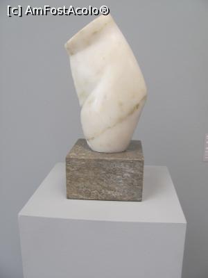 [P21] Constantin Brancusi - Tors. Galeria de Stat » foto by Radu Tudoran
 - 
<span class="allrVoted glyphicon glyphicon-heart hidden" id="av803046"></span>
<a class="m-l-10 hidden" id="sv803046" onclick="voting_Foto_DelVot(,803046,4539)" role="button">șterge vot <span class="glyphicon glyphicon-remove"></span></a>
<a id="v9803046" class=" c-red"  onclick="voting_Foto_SetVot(803046)" role="button"><span class="glyphicon glyphicon-heart-empty"></span> <b>LIKE</b> = Votează poza</a> <img class="hidden"  id="f803046W9" src="/imagini/loader.gif" border="0" /><span class="AjErrMes hidden" id="e803046ErM"></span>