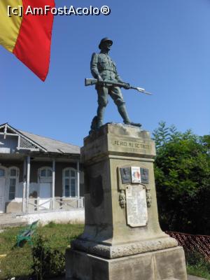 [P05] Pe Valea Bistriței, de la Piatra Neamț la Bicaz. Bistrița - Monumentul Eroilor. » foto by iulianic
 - 
<span class="allrVoted glyphicon glyphicon-heart hidden" id="av1187776"></span>
<a class="m-l-10 hidden" id="sv1187776" onclick="voting_Foto_DelVot(,1187776,4549)" role="button">șterge vot <span class="glyphicon glyphicon-remove"></span></a>
<a id="v91187776" class=" c-red"  onclick="voting_Foto_SetVot(1187776)" role="button"><span class="glyphicon glyphicon-heart-empty"></span> <b>LIKE</b> = Votează poza</a> <img class="hidden"  id="f1187776W9" src="/imagini/loader.gif" border="0" /><span class="AjErrMes hidden" id="e1187776ErM"></span>