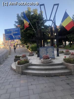 [P02] Targu Mures - un monument inchinat victimelor de la Revolutia din 1989 » foto by mishu
 - 
<span class="allrVoted glyphicon glyphicon-heart hidden" id="av1180505"></span>
<a class="m-l-10 hidden" id="sv1180505" onclick="voting_Foto_DelVot(,1180505,4629)" role="button">șterge vot <span class="glyphicon glyphicon-remove"></span></a>
<a id="v91180505" class=" c-red"  onclick="voting_Foto_SetVot(1180505)" role="button"><span class="glyphicon glyphicon-heart-empty"></span> <b>LIKE</b> = Votează poza</a> <img class="hidden"  id="f1180505W9" src="/imagini/loader.gif" border="0" /><span class="AjErrMes hidden" id="e1180505ErM"></span>