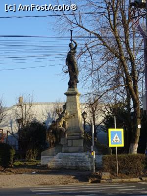 [P07] Sculptor Ioan Iordănescu - Monumentul Eroilor Neamului. » foto by tata123 🔱
 - 
<span class="allrVoted glyphicon glyphicon-heart hidden" id="av1228327"></span>
<a class="m-l-10 hidden" id="sv1228327" onclick="voting_Foto_DelVot(,1228327,4638)" role="button">șterge vot <span class="glyphicon glyphicon-remove"></span></a>
<a id="v91228327" class=" c-red"  onclick="voting_Foto_SetVot(1228327)" role="button"><span class="glyphicon glyphicon-heart-empty"></span> <b>LIKE</b> = Votează poza</a> <img class="hidden"  id="f1228327W9" src="/imagini/loader.gif" border="0" /><span class="AjErrMes hidden" id="e1228327ErM"></span>