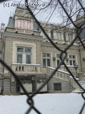 [P16] Casa Oteteleșanu de pe str. Biserica Amzei din București construită la 1890 în stil neogotic. Fostele Case Iancu Oteteleșanu și celebra terasă se aflau pe locul de azi al Palatului Telefoanelor și Teatrului de Revistă „Constantin Tănase”.  » foto by tata123 🔱
 - 
<span class="allrVoted glyphicon glyphicon-heart hidden" id="av941255"></span>
<a class="m-l-10 hidden" id="sv941255" onclick="voting_Foto_DelVot(,941255,4638)" role="button">șterge vot <span class="glyphicon glyphicon-remove"></span></a>
<a id="v9941255" class=" c-red"  onclick="voting_Foto_SetVot(941255)" role="button"><span class="glyphicon glyphicon-heart-empty"></span> <b>LIKE</b> = Votează poza</a> <img class="hidden"  id="f941255W9" src="/imagini/loader.gif" border="0" /><span class="AjErrMes hidden" id="e941255ErM"></span>