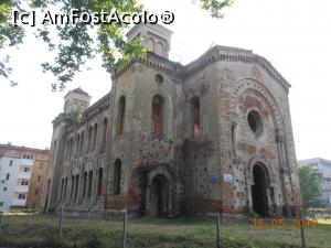 [P09] Vidin - Sinagoga ruinată, un impresionant monument.  » foto by iulianic
 - 
<span class="allrVoted glyphicon glyphicon-heart hidden" id="av1081251"></span>
<a class="m-l-10 hidden" id="sv1081251" onclick="voting_Foto_DelVot(,1081251,4656)" role="button">șterge vot <span class="glyphicon glyphicon-remove"></span></a>
<a id="v91081251" class=" c-red"  onclick="voting_Foto_SetVot(1081251)" role="button"><span class="glyphicon glyphicon-heart-empty"></span> <b>LIKE</b> = Votează poza</a> <img class="hidden"  id="f1081251W9" src="/imagini/loader.gif" border="0" /><span class="AjErrMes hidden" id="e1081251ErM"></span>