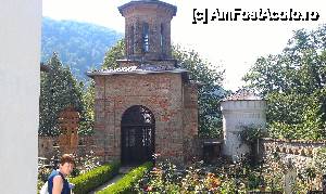 [P09] Biserica din cimitirul Mănăstirii Tismana, jud. Vâlcea.  » foto by traian.leuca †
 - 
<span class="allrVoted glyphicon glyphicon-heart hidden" id="av434683"></span>
<a class="m-l-10 hidden" id="sv434683" onclick="voting_Foto_DelVot(,434683,4656)" role="button">șterge vot <span class="glyphicon glyphicon-remove"></span></a>
<a id="v9434683" class=" c-red"  onclick="voting_Foto_SetVot(434683)" role="button"><span class="glyphicon glyphicon-heart-empty"></span> <b>LIKE</b> = Votează poza</a> <img class="hidden"  id="f434683W9" src="/imagini/loader.gif" border="0" /><span class="AjErrMes hidden" id="e434683ErM"></span>