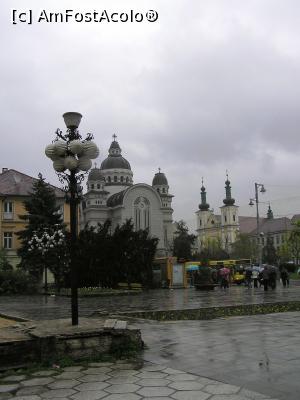 [P09] Piața Trandafirilor Târgu Mureș-în fundal catedrala ortodoxă și biserica catolică » foto by AZE
 - 
<span class="allrVoted glyphicon glyphicon-heart hidden" id="av948720"></span>
<a class="m-l-10 hidden" id="sv948720" onclick="voting_Foto_DelVot(,948720,4656)" role="button">șterge vot <span class="glyphicon glyphicon-remove"></span></a>
<a id="v9948720" class=" c-red"  onclick="voting_Foto_SetVot(948720)" role="button"><span class="glyphicon glyphicon-heart-empty"></span> <b>LIKE</b> = Votează poza</a> <img class="hidden"  id="f948720W9" src="/imagini/loader.gif" border="0" /><span class="AjErrMes hidden" id="e948720ErM"></span>